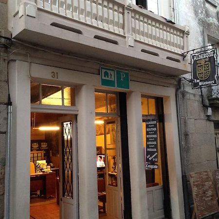 Albergue Los Blasones Sarria Bagian luar foto