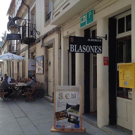 Albergue Los Blasones Sarria Bagian luar foto