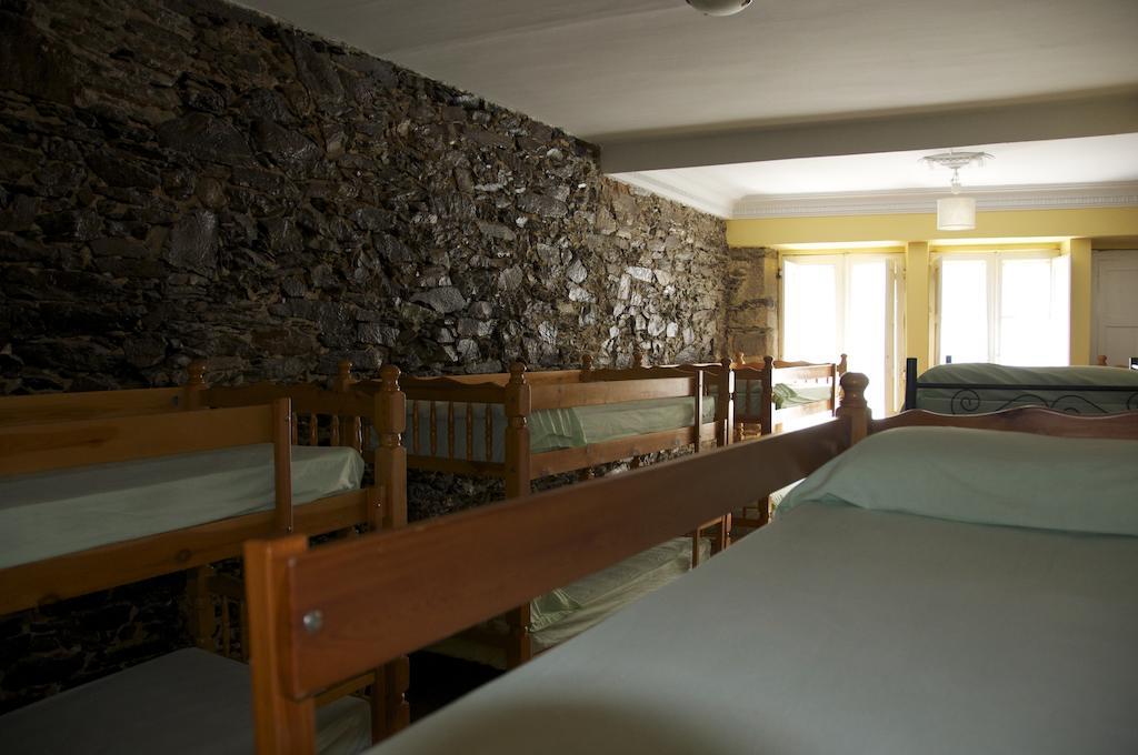 Albergue Los Blasones Sarria Ruang foto
