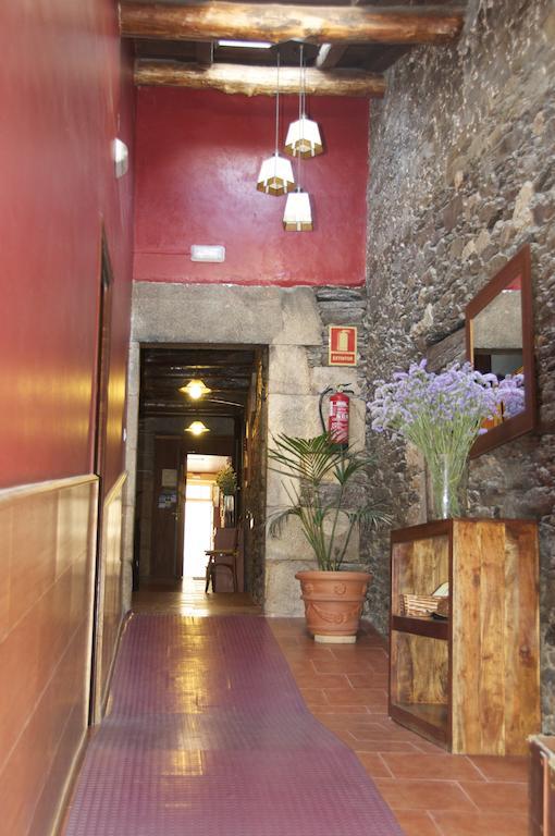 Albergue Los Blasones Sarria Bagian luar foto