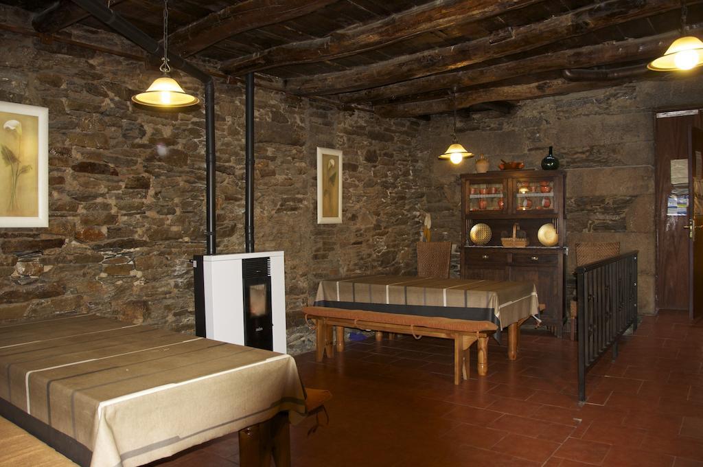 Albergue Los Blasones Sarria Bagian luar foto