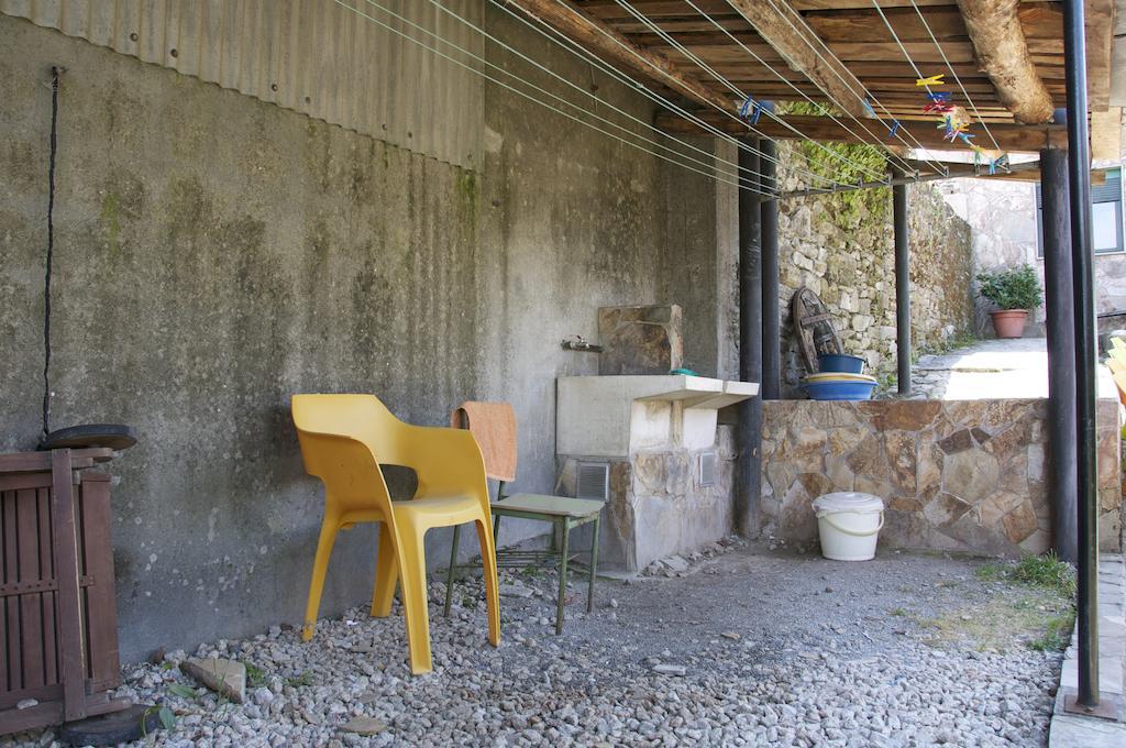 Albergue Los Blasones Sarria Bagian luar foto
