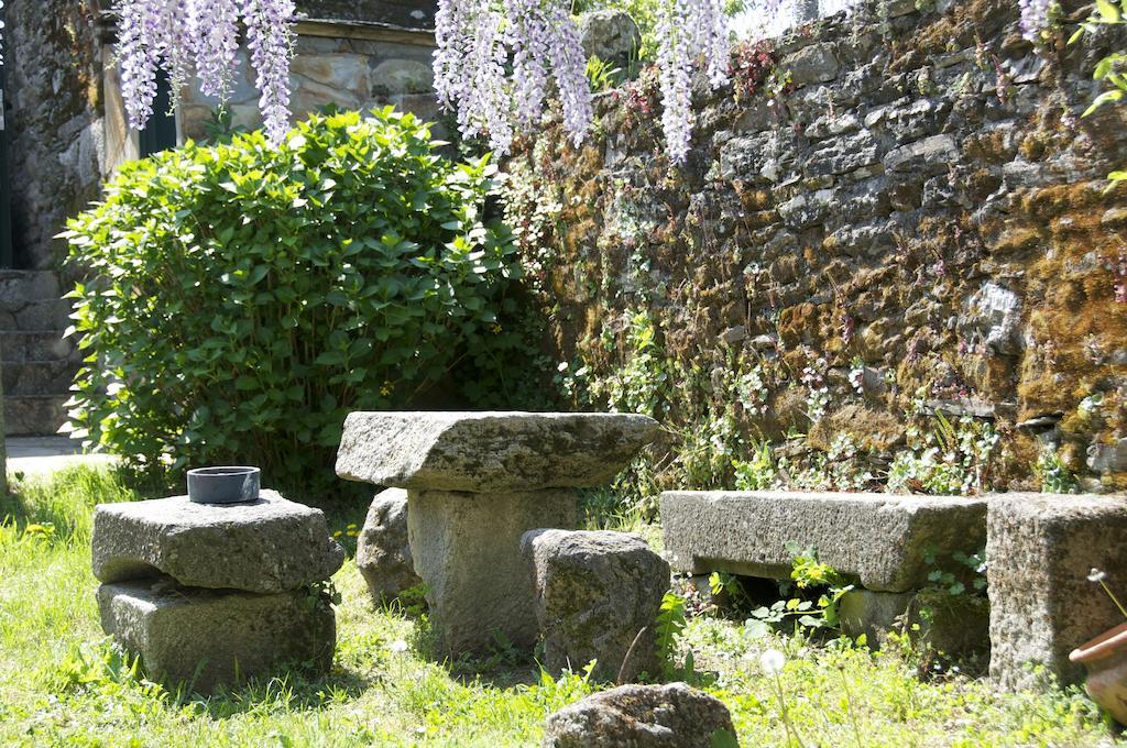 Albergue Los Blasones Sarria Bagian luar foto