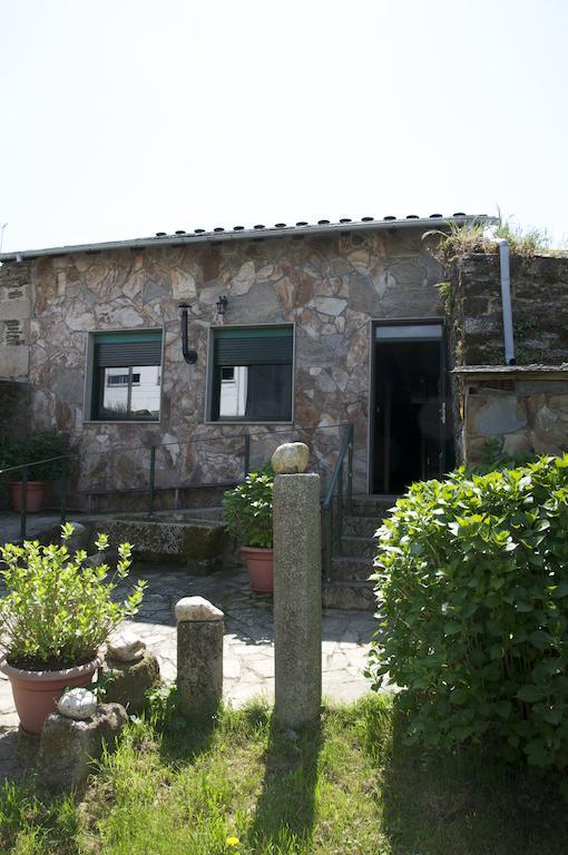 Albergue Los Blasones Sarria Bagian luar foto