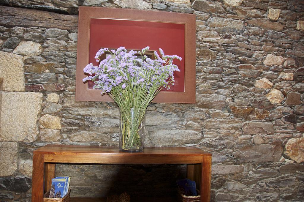 Albergue Los Blasones Sarria Bagian luar foto