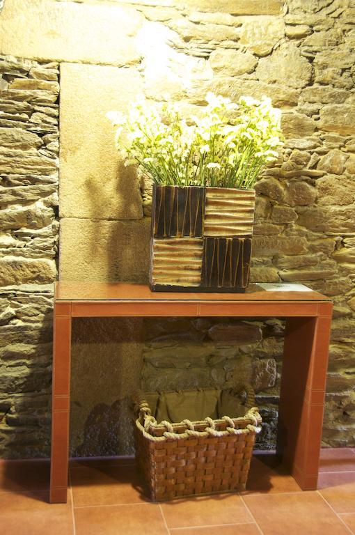 Albergue Los Blasones Sarria Bagian luar foto