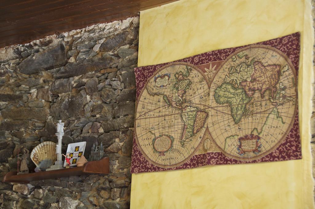 Albergue Los Blasones Sarria Bagian luar foto